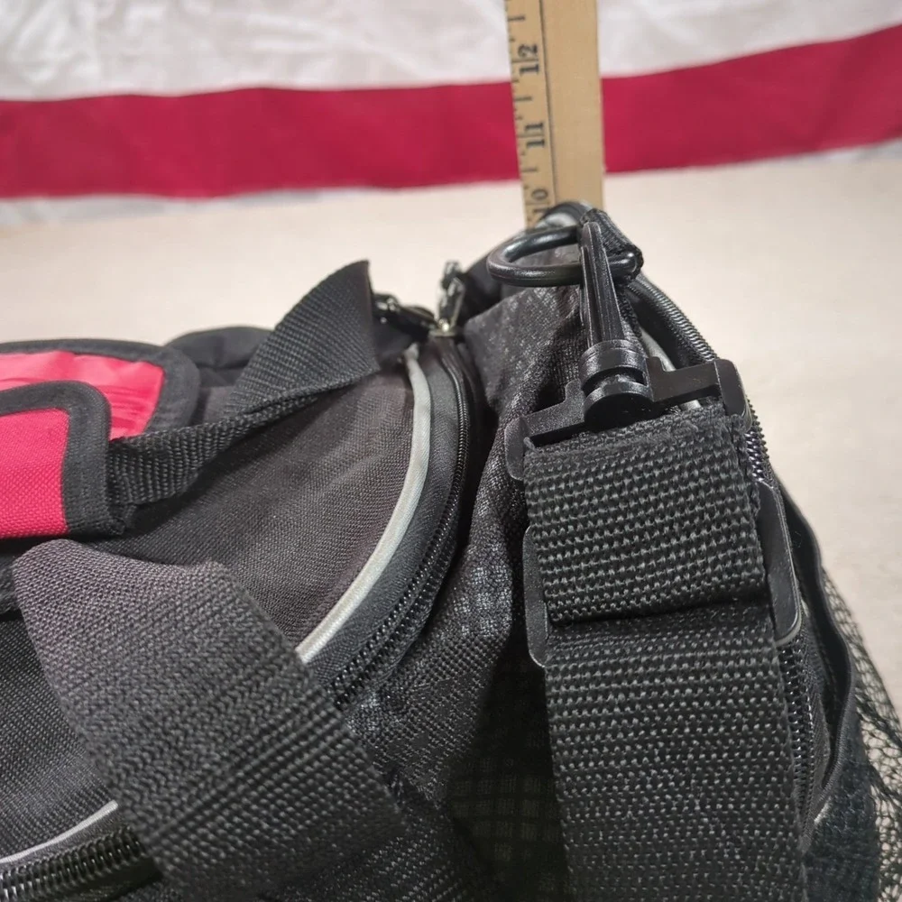 Snap-On Tools Duffle Style Gym Track Travel Bag Carry On Red/Black 20x10x10